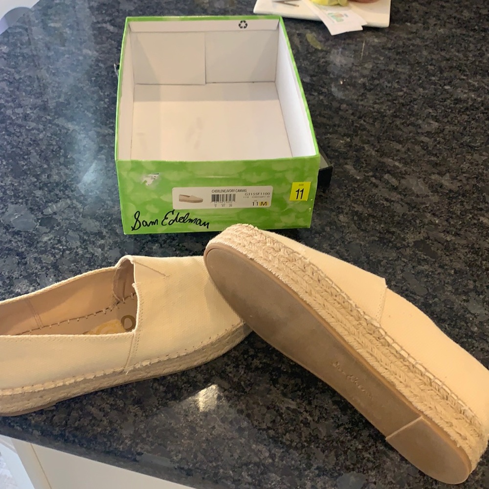 Canvas shoes